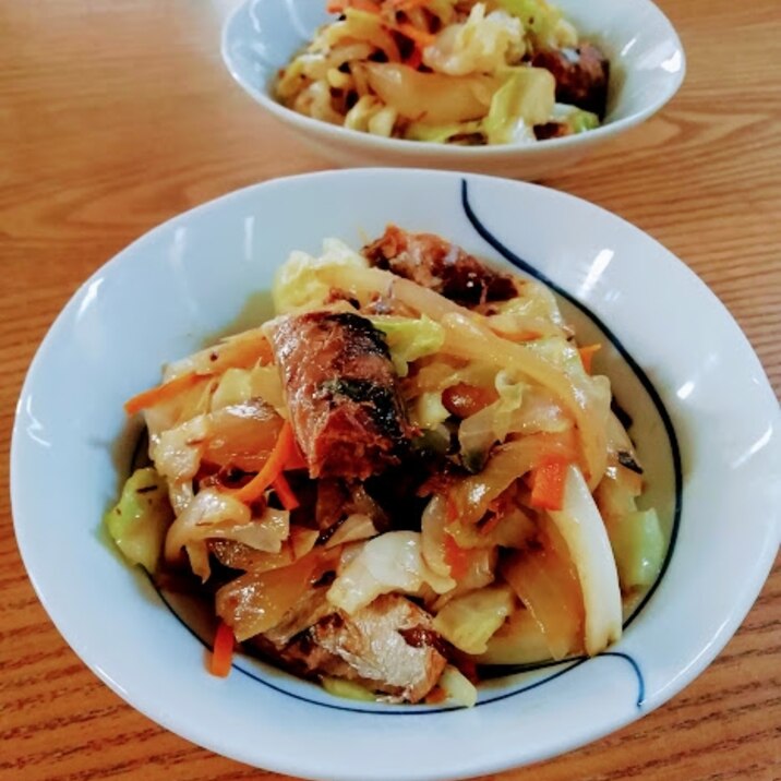 サバの味噌煮缶と早生キャベツの炒め物